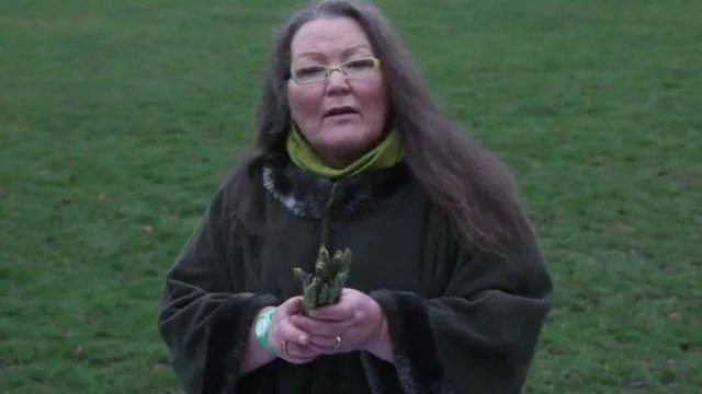 ‘Vidente’ inglesa diz conhecer o futuro por meio de aspargos