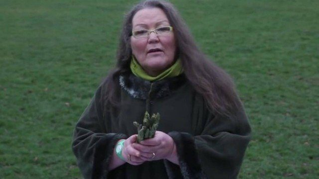 ‘Vidente’ inglesa diz conhecer o futuro por meio de aspargos