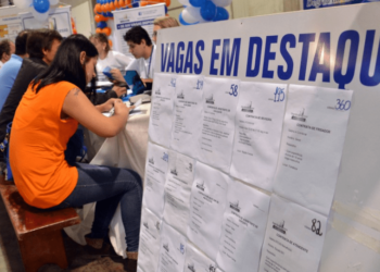 ATENÇÃO: GRANDE FEIRÃO DE EMPREGOS – VAGAS EM DIVERSAS ÁREAS – COM E SEM EXPERIENCIA – COMPARECER 22/01