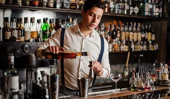 VAGAS P/ BARTENDER – SALÁRIO + BENEFÍCIOS – VT + VR