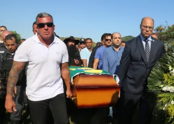 Em enterro de PM, Witzel fala que vai aniquilar e asfixiar organizações criminosas