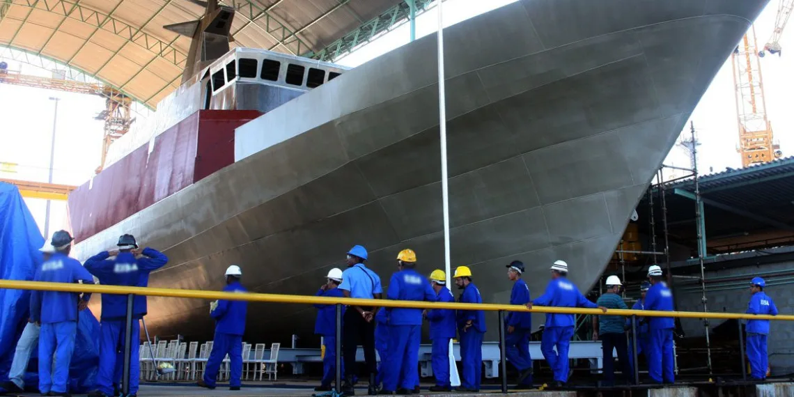 Estaleiro recebe currículos em muitas funções para obras em unidades offshore
