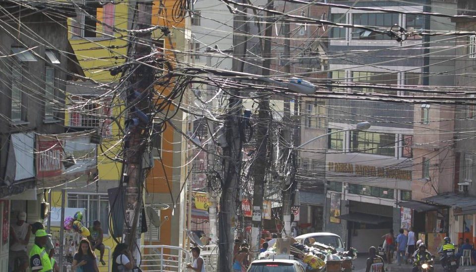 Maior partes dos gatos de luz estão fora de área de riscos