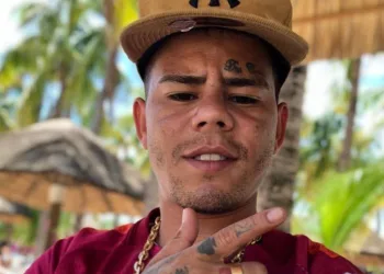 Funkeiro é preso em flagrante  com Armas e munição em Praia