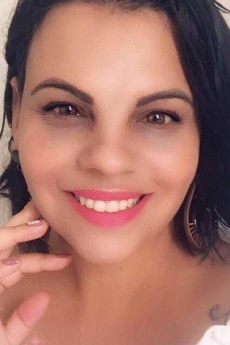 Mulher descobre que namorado era casado, termina relacionamento e é morta