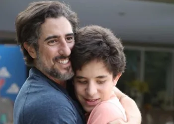Marcos Mion viaja com família sem o filho autista e desabafa: “É uma dureza”
