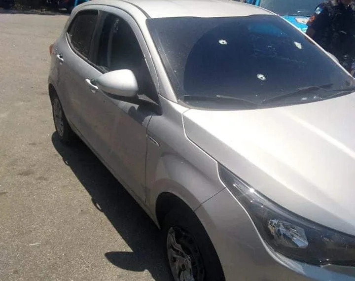 DOIS POLICIAIS SÃO BALEADOS AO ENTRAREM POR ENGANO EM COMUNIDADE DA ZONA OESTE(FOTOS)