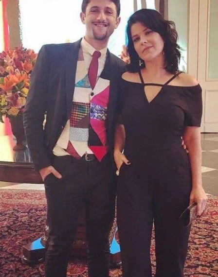 ATRIZ E NAMORADO SÃO VISTOS BEIJANDO MOÇAS JUNTOS DURANTE NOITADA EM SP