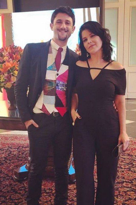 ATRIZ E NAMORADO SÃO VISTOS BEIJANDO MOÇAS JUNTOS DURANTE NOITADA EM SP