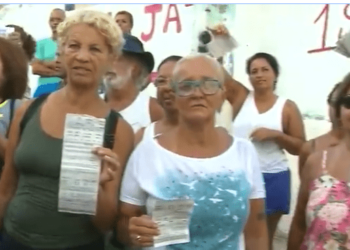 Moradores de Barra de Guaratiba reclamam de falta d’água