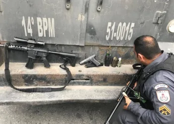 TRAFICANTES SÃO MORTOS EM COMUNIDADE NA ZONA OESTE!!( FOTOS)