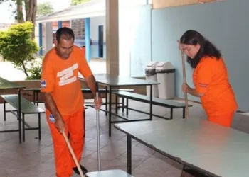 VAGAS P/ AUXILIAR DE SERVIÇOS GERAIS – R$ 1.350,00 + BENEFÍCIOS
