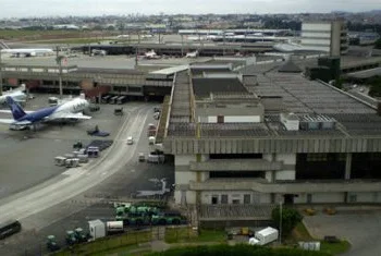 Homem faz funcionária como  refém no Aeroporto de Guarulhos