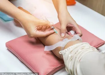 Exame de sangue pode detectar Alzheimer 16 anos antes