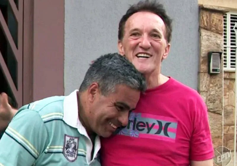 Aposentado acha pochete com R$ 5 mil e devolve: “um anjo”