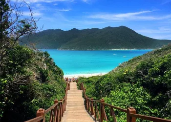 Arraial do Cabo é a primeira cidade do estado do Rio a banir pratos, talheres e copos plásticos em estabelecimentos situados nas praias