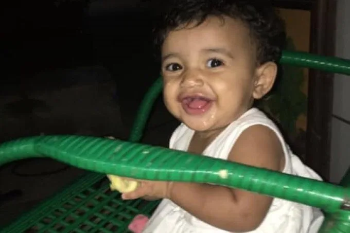 Bebê morre afogada enquanto mãe amamentava outro filho: “Estou em pedaços, mas preciso seguir”