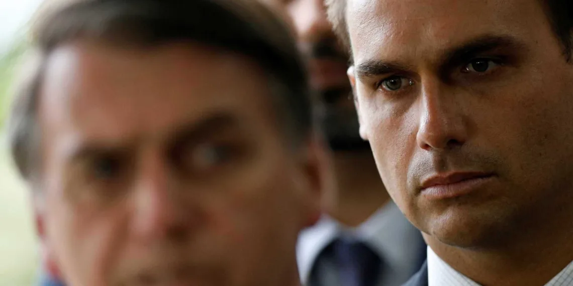 Filho de Bolsonaro faz pedido polêmico para Professores