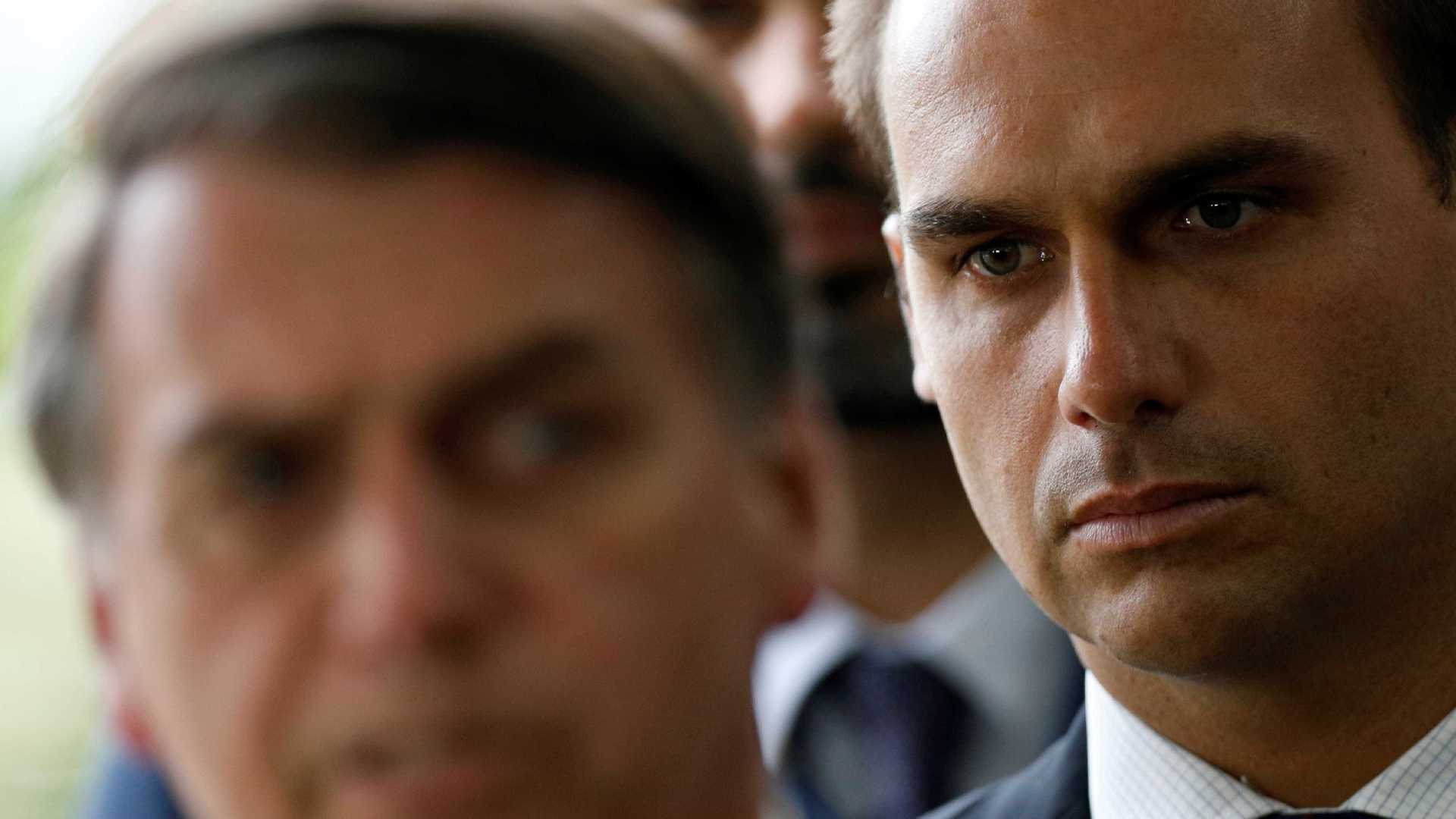 Filho de Bolsonaro faz pedido polêmico para Professores