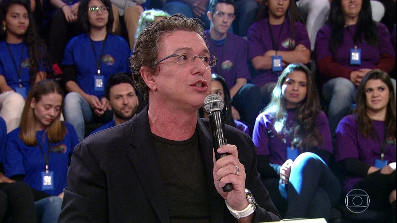 Boninho quebra protocolo e divulga dois participantes do BBB 19