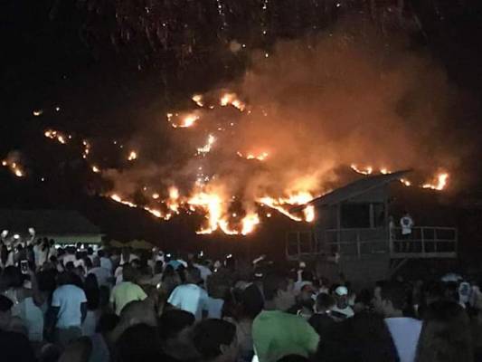 QUEIMA DE FOGOS DO RÉVEILLON DE ARRAIAL DO CABO CAUSA INCÊNDIO EM VEGETAÇÃO