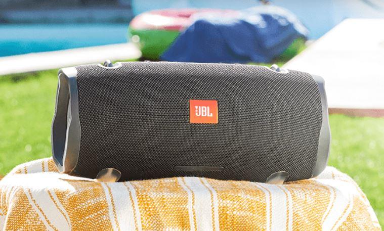 Nova poluição: caixinhas de som tiram o sossego de quem vai à praia