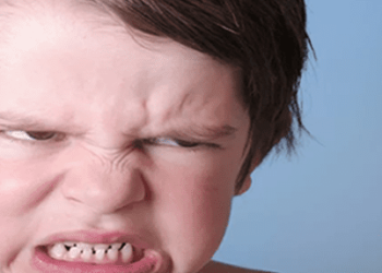 Criança mimada é falta de educação, sim. E a culpa é dos pais.