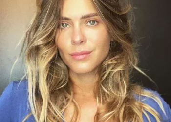 Carolina Dieckmann revela que adora mandar nudes: “sempre!”