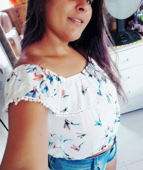 Mulher morre após ser agredida pelo marido e jogada na piscina, dizem testemunhas