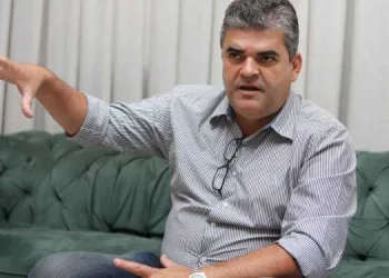 Prefeito de Duque de Caxias sofre atentado a tiros na Baixada