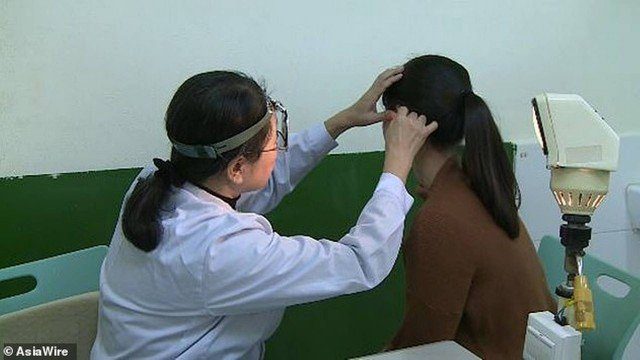 Mulher chinesa sofre com condição rara e não consegue ouvir voz de homens