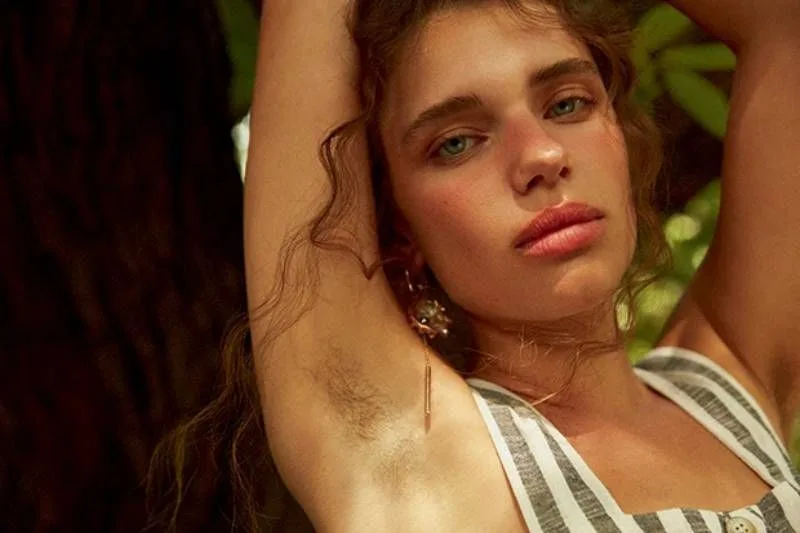 Bruna Linzmeyer sobre depilação: ‘Comecei a achar bonito pelos em mim’