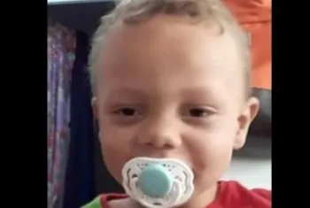 Mãe e padrasto são presos sob acusação de matar criança e enterrar o corpo