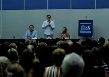 Crivella anuncia investimentos de R$ 20 milhões para climatização de 263 escolas
