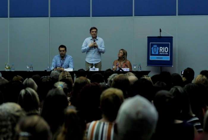 Crivella anuncia investimentos de R$ 20 milhões para climatização de 263 escolas