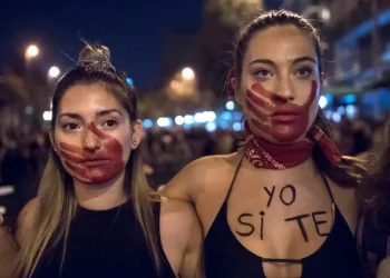 Levantamento mostra que 25% das mulheres vítimas de tiro morrem em casa