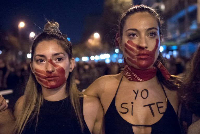 Levantamento mostra que 25% das mulheres vítimas de tiro morrem em casa