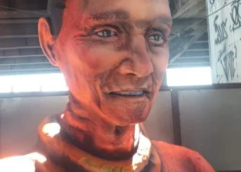 Sossego levará escultura de Crivella como demônio para o seu desfile