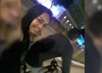 Mulher se declara para marido que a busca no trabalho de bicicleta e viraliza.