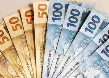 Bolsonaro aumenta salário mínimo de R$ 954 para R$ 998