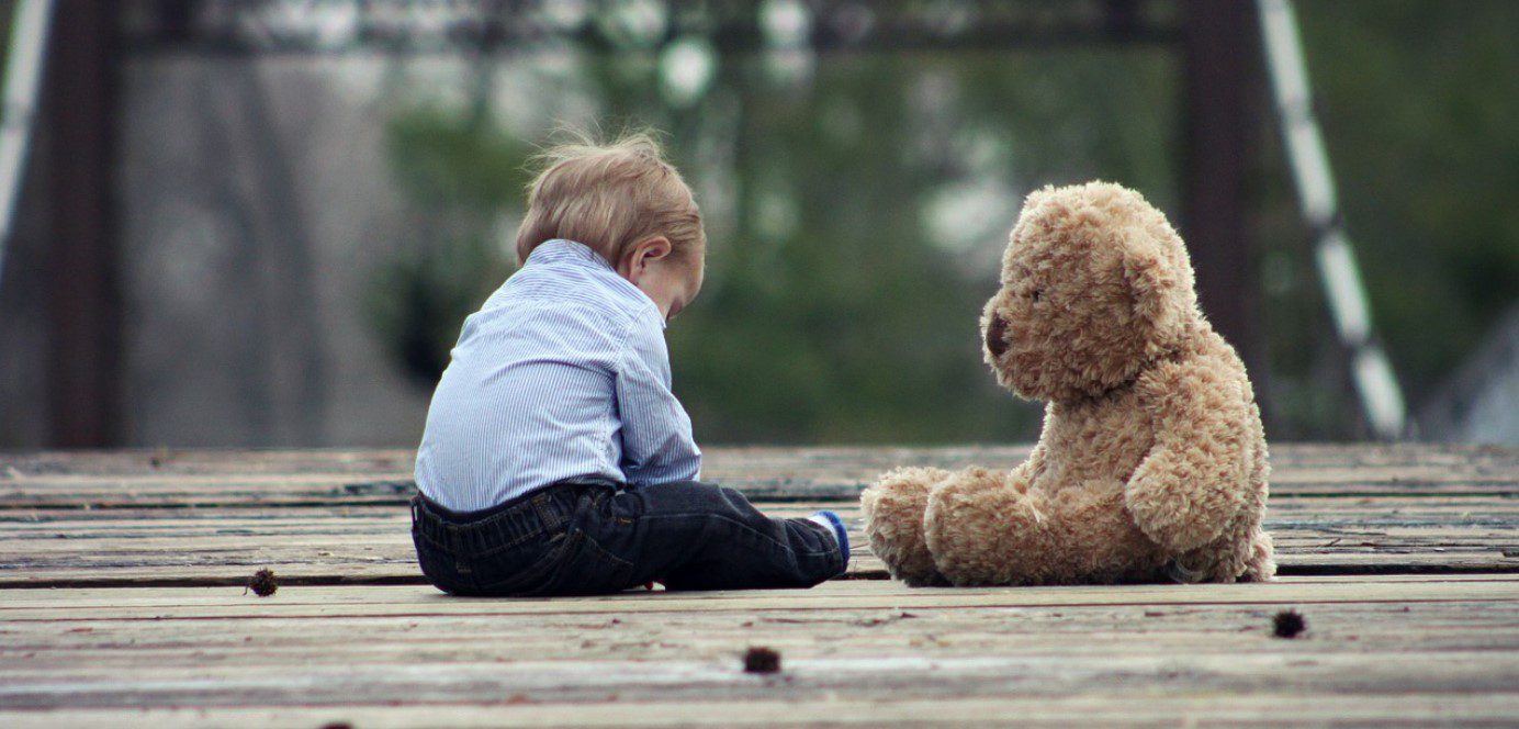 DÓI É VER UM PAI CASAR DE NOVO E ESQUECER O FILHO DO PRIMEIRO CASAMENTO.