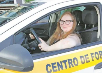 Jovem  com Sindrome de Down será a 1ª no país a tirar carteira de motorista