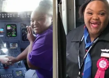 Menina  com Sindrome de Down  realiza sonho de ser comissária de bordo