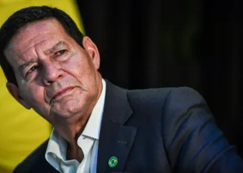 Mourão: problema de Flávio é o sobrenome