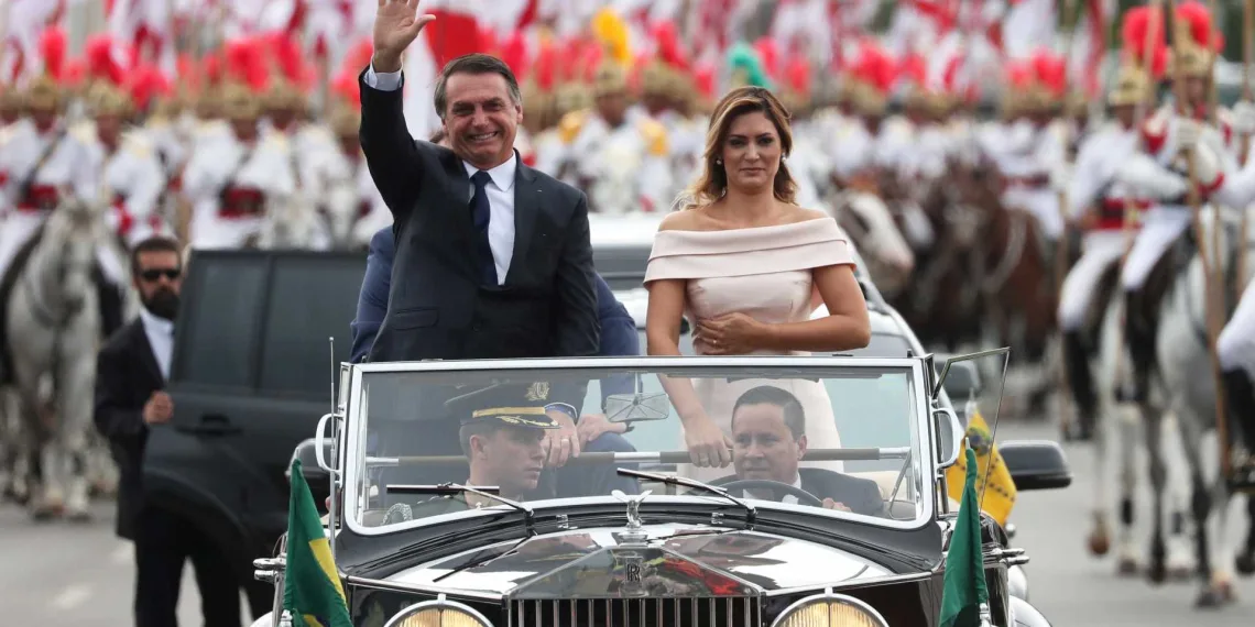 Bolsonaro é empossado como presidente da República; acompanhe
