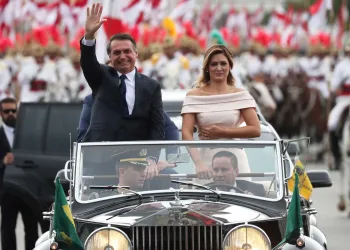 Bolsonaro é empossado como presidente da República; acompanhe