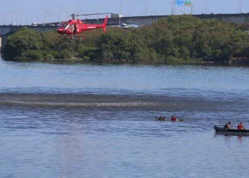 Morre sargento que estava em aeronave da PM que caiu na Baía de Guanabara