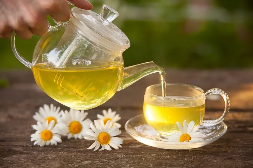 Sete chás calmantes naturais para ansiedade, insônia e nervosismo