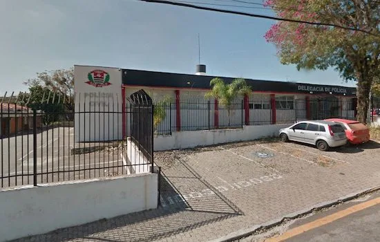 Homem esfaqueia mulher ao ser acordado para procurar emprego, diz polícia