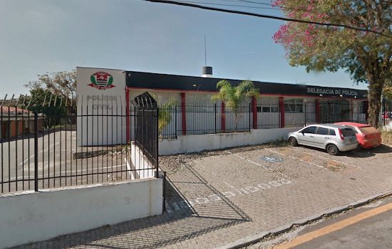 Homem esfaqueia mulher ao ser acordado para procurar emprego, diz polícia